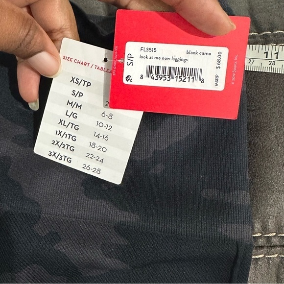 SPANX Look At Me Now High Waisted Seamless Leggings Black Camo Small NEW Gym - Picture 5 of 8